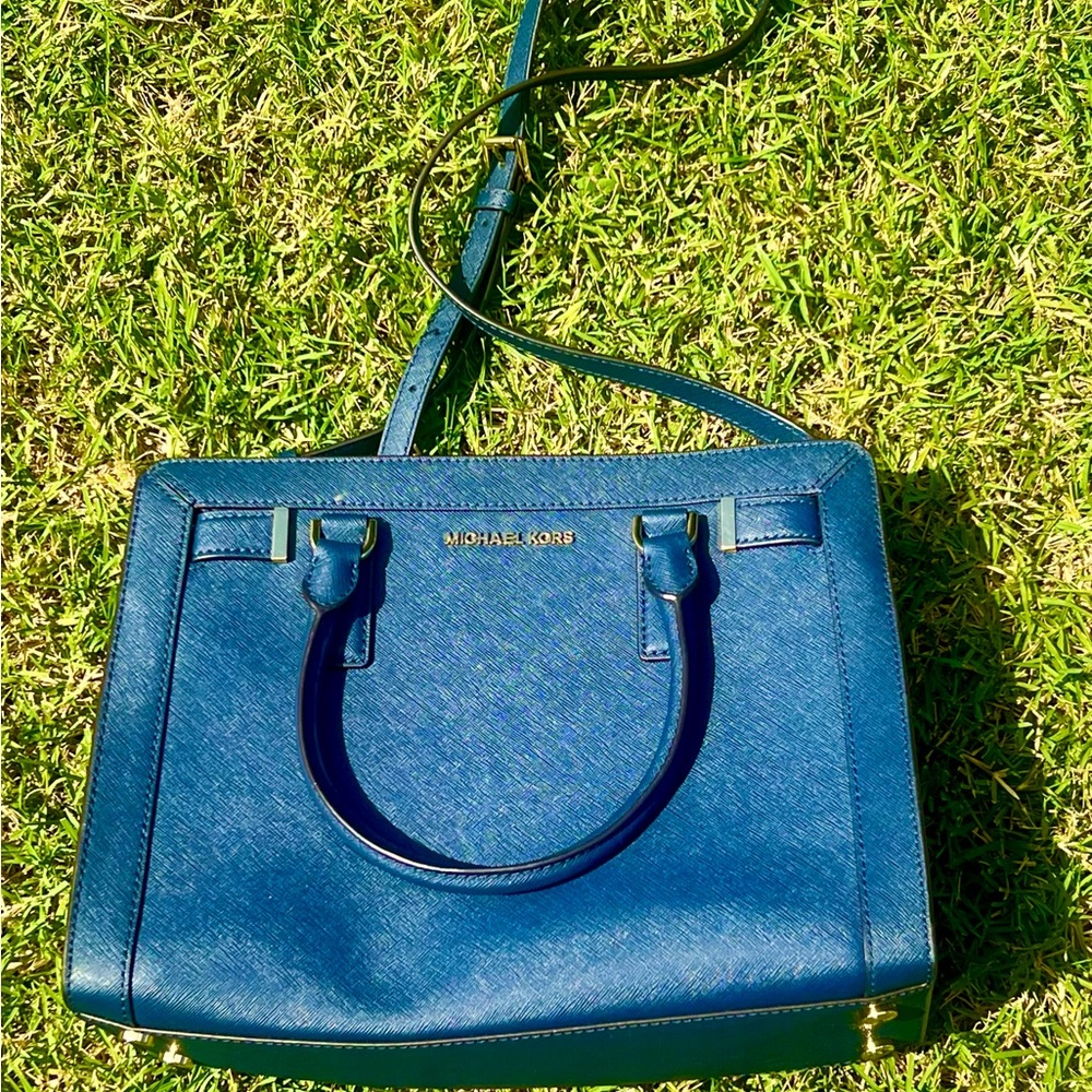 Michael Kors Blue Shoulder Bag with Structured Design excellent condition